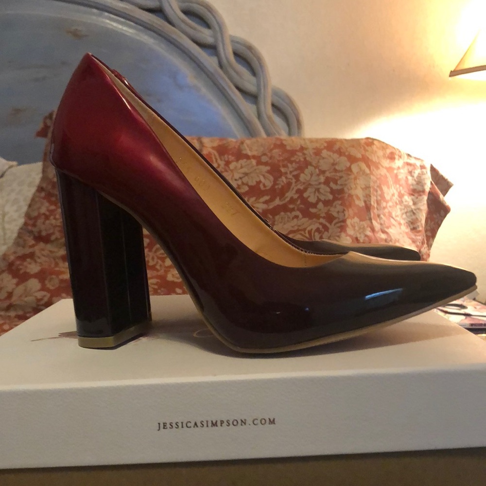 Gradient red chunky block heels.